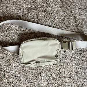 Lululemon Everywhere Belt Bag
